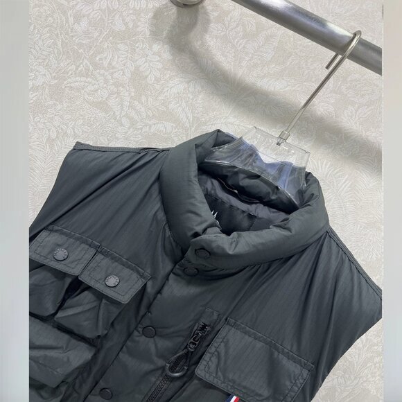Moncler tongass down field vest - black - Picture 5 of 10